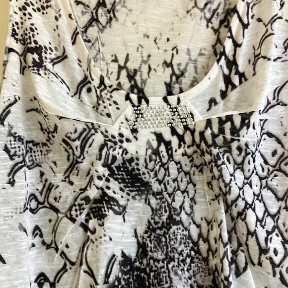 World Wear Unity top - Picture 3 of 6